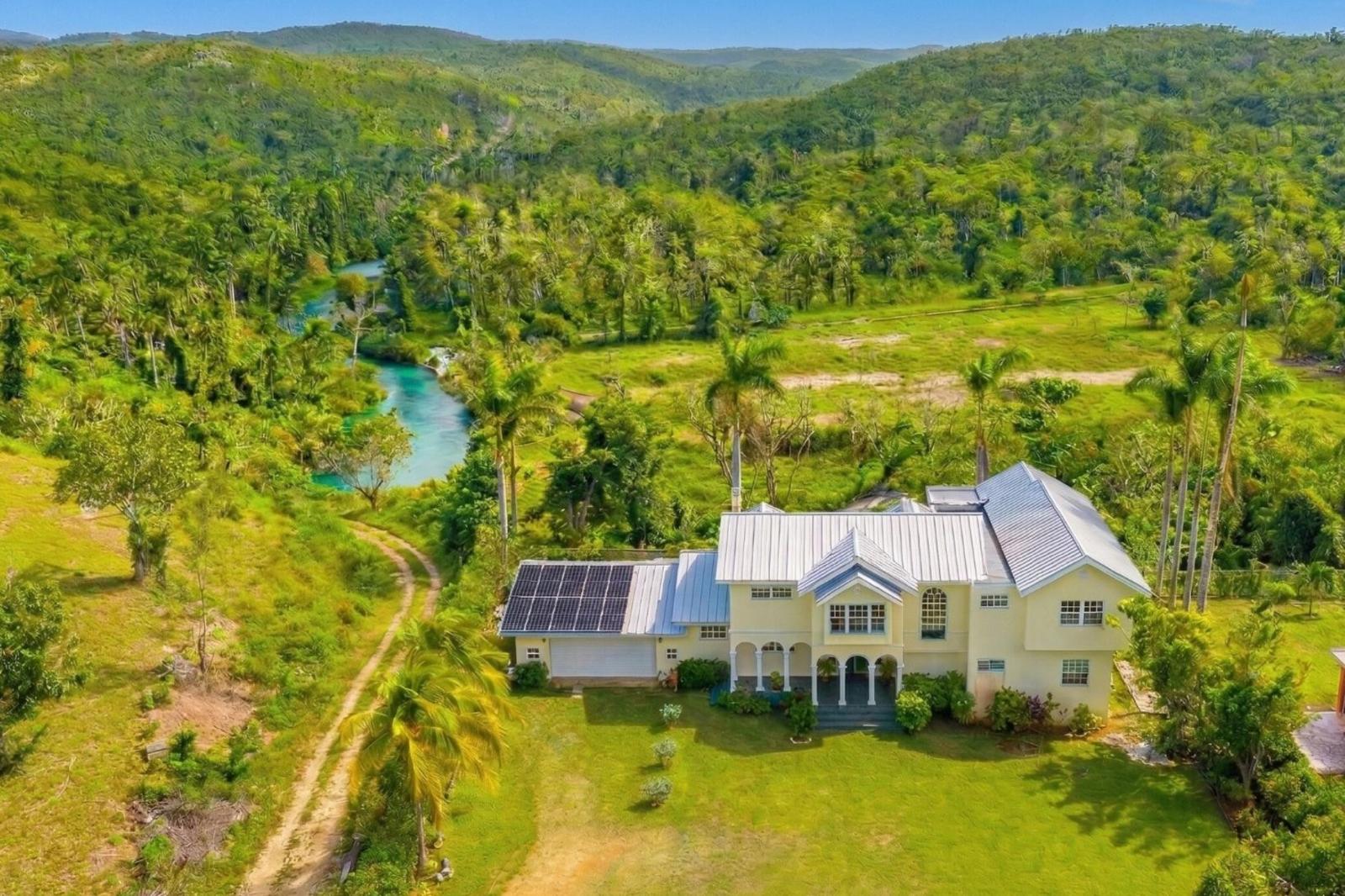 6 Bedroom House for Sale in Trelawny, Jamaica — photo 2