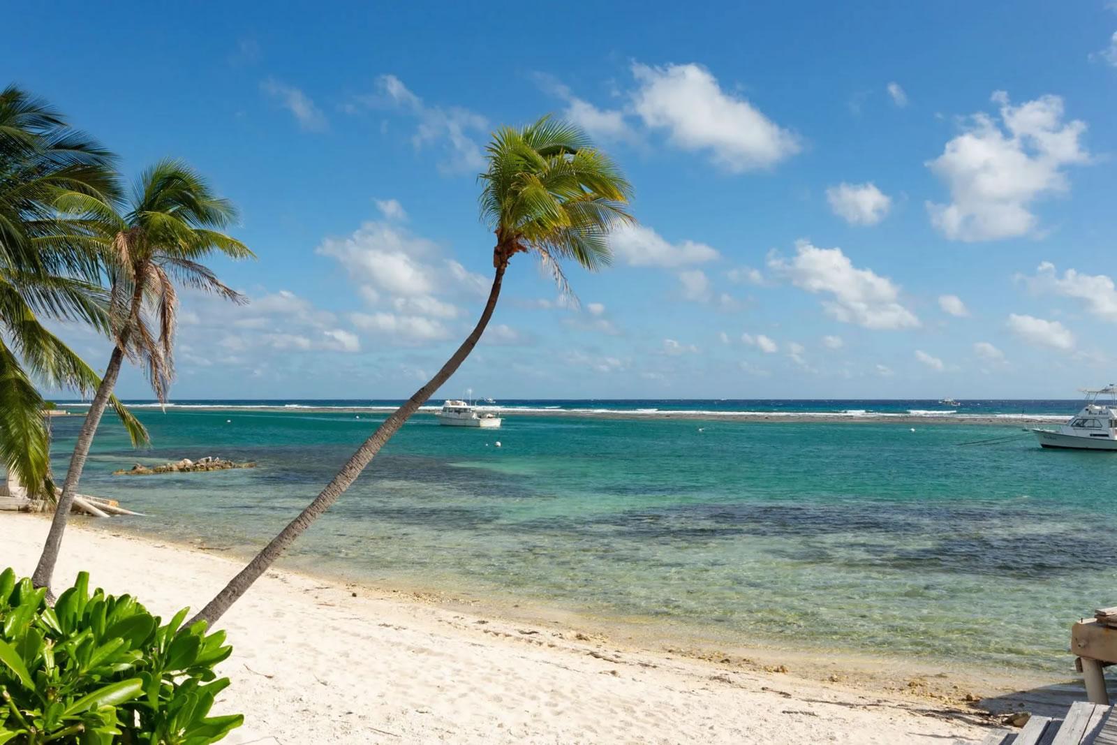 2 Bedroom Property for Sale - Carib Sands Oceanfront Condo, Cayman Islands — photo 1