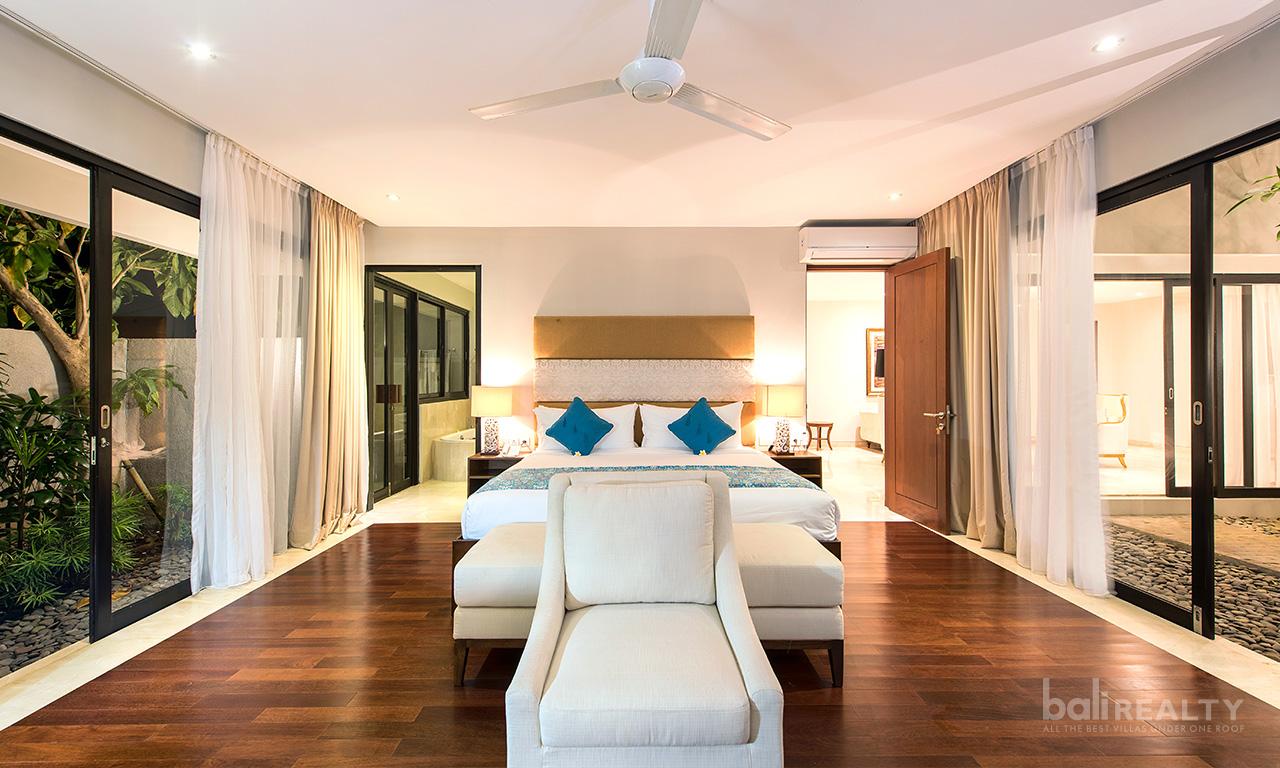 Modern European-Style Four-Bedroom Villa with Infinity Pool in Pandawa Cliff - 1790 — photo 4