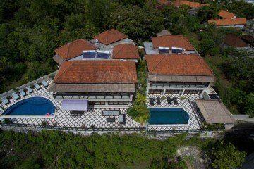 Luxury Two in One Freehold Villas in the Bukit with Total 12 Bedrooms — photo 1