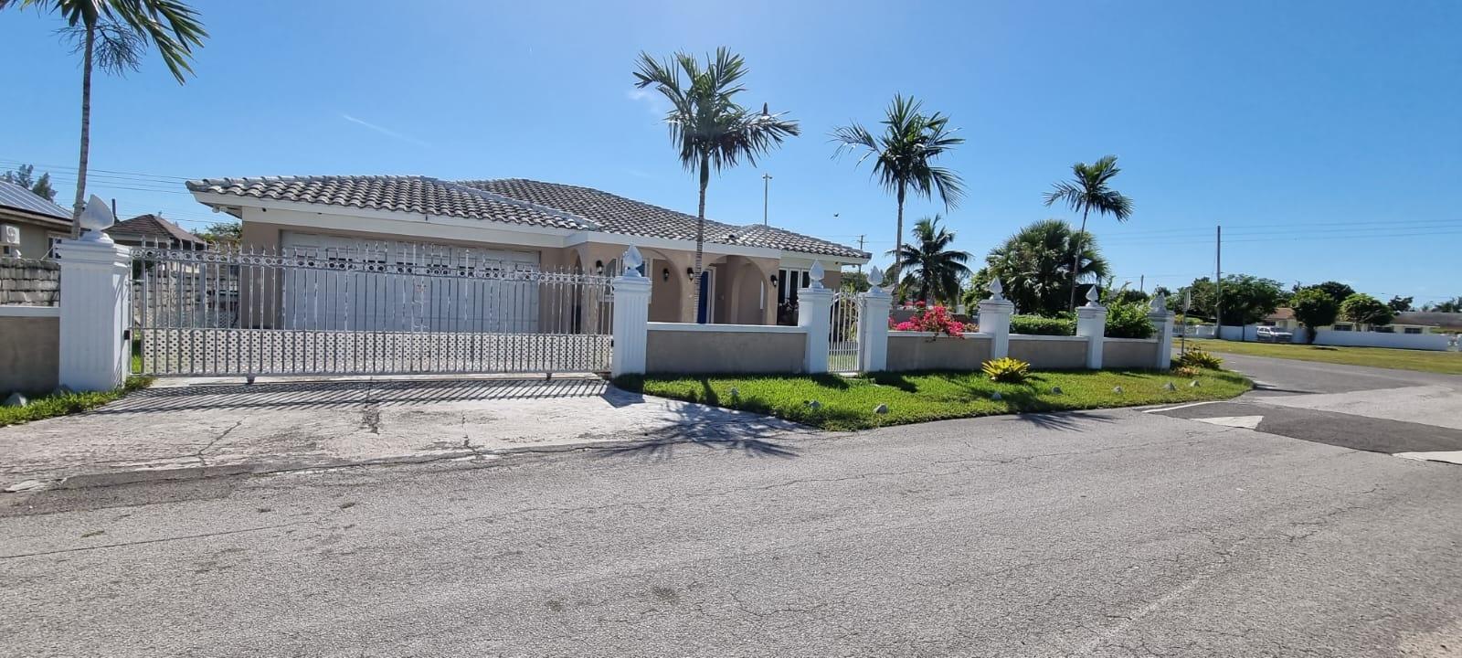 4 bedroom Residence for sale — SEA BREEZE ESTATES in Nassau / New Providence, The Bahamas — photo 1