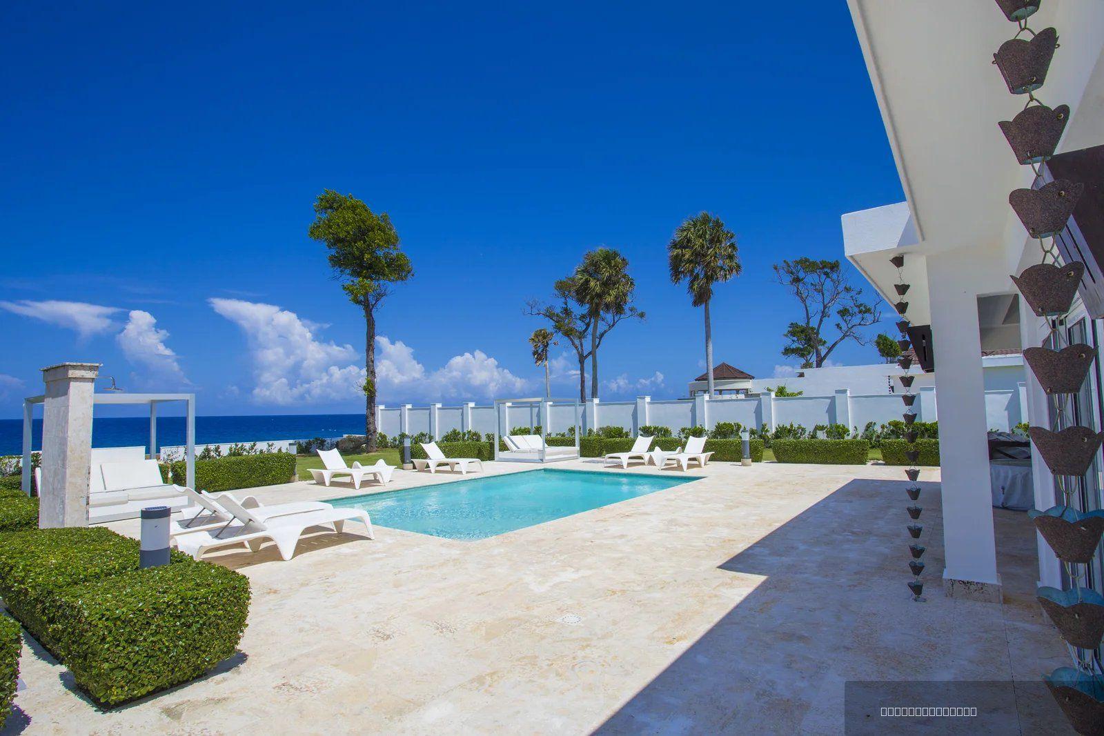 4 Bedroom Oceanfront Luxury Villa in Sosua — photo 1