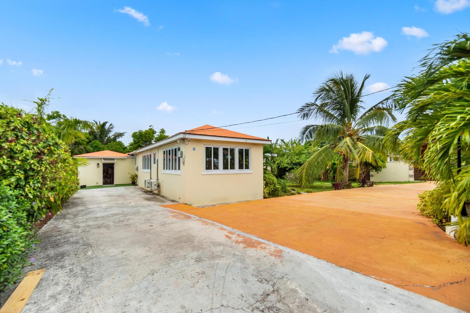 5 bedroom Residence for sale — COMMONWEALTH ROAD BLAIR in Nassau / New Providence, The Bahamas — photo 1