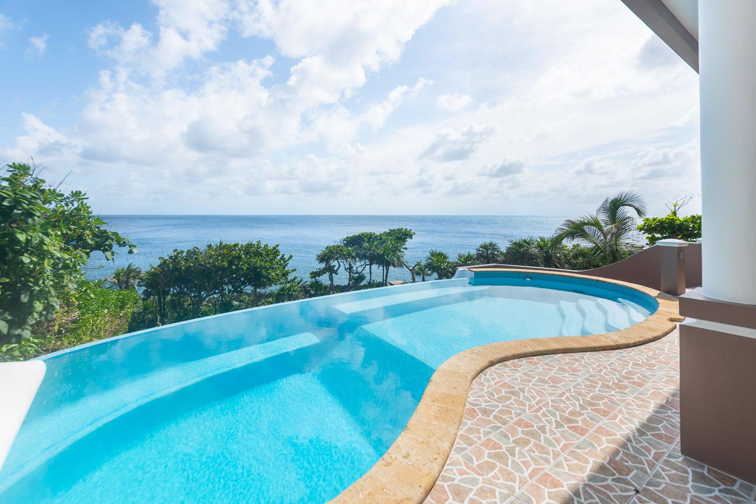 5 Bedroom Oceanfront Home for Sale, Lighthouse Estates, Roatan — photo 1