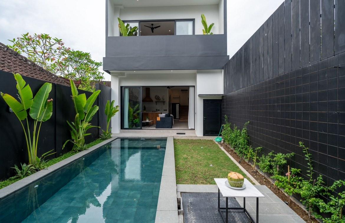 Modern tropical villa in tranquil Tumbak Bayuh, Canggu, Bali, Indonesia — photo 1
