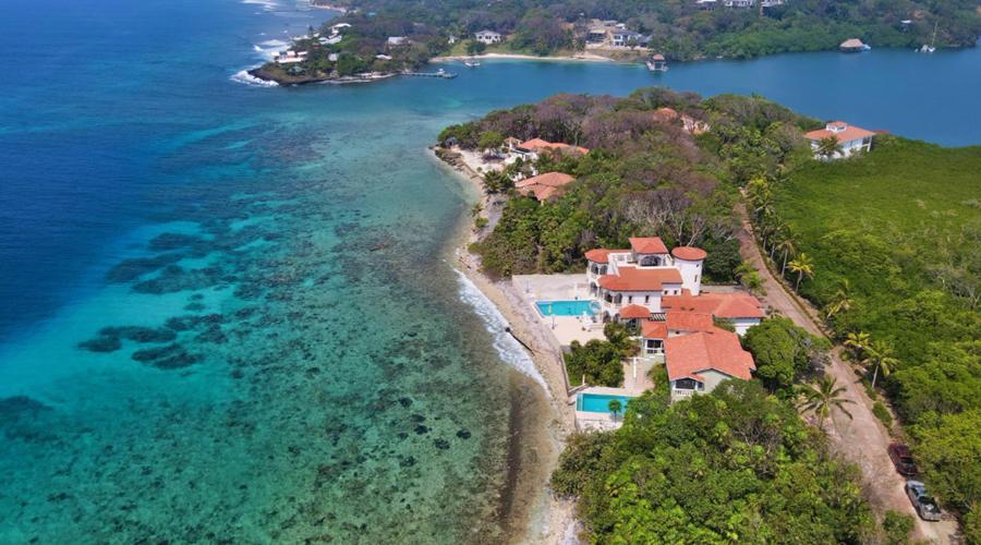Parrot Tree Plantation 3BR Oceanfront Home — photo 1