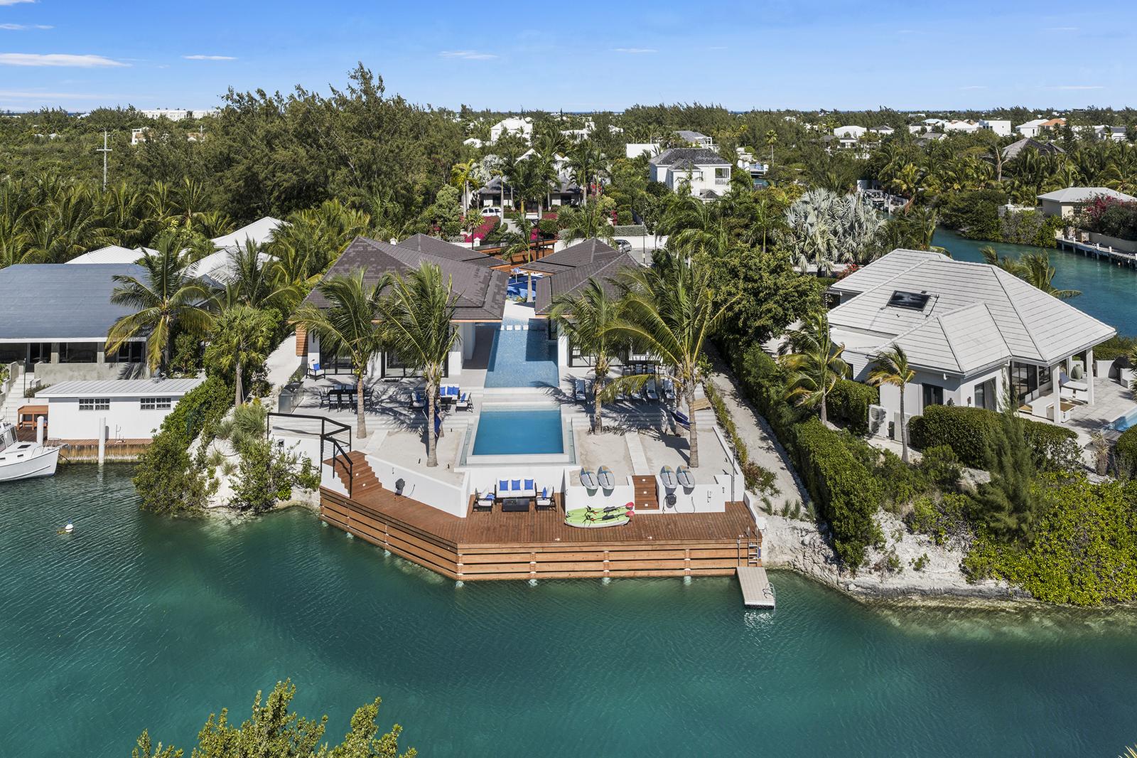 5-bedroom canal-front villa in Leeward, Providenciales — photo 2