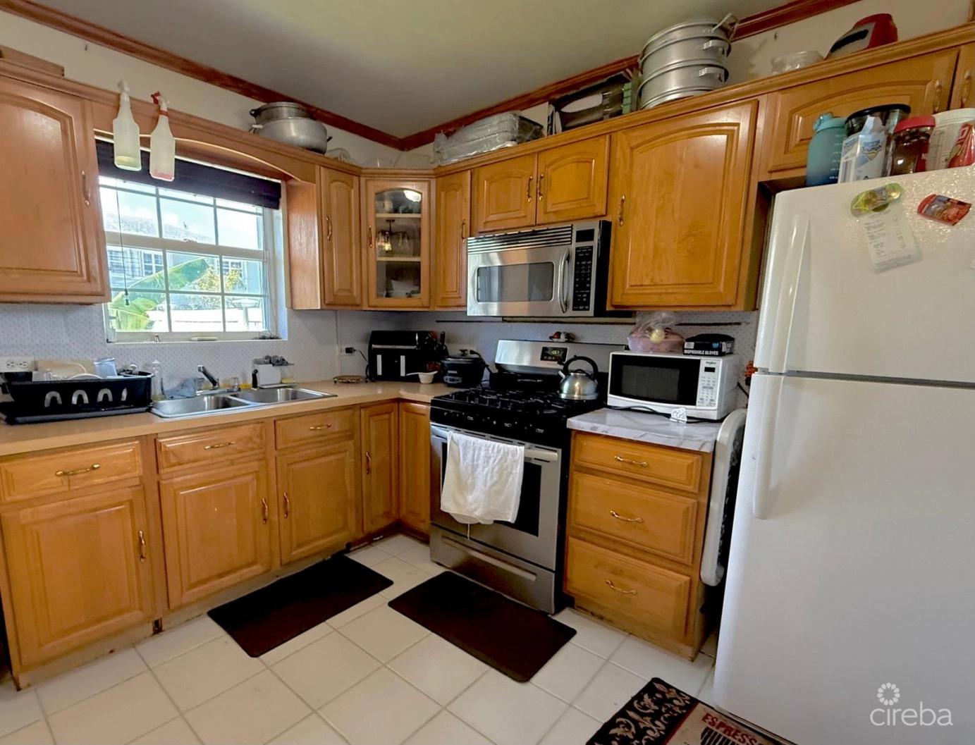 3 Bedroom Condo in George Town, Grand Cayman — photo 3