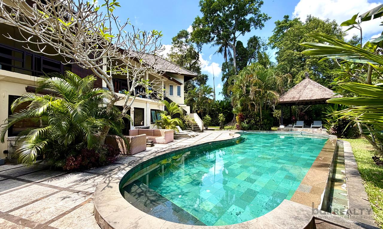 Spacious Five-Bedroom Family Villa for Yearly Rental in Tumbak Bayuh – Rice Field View — photo 4