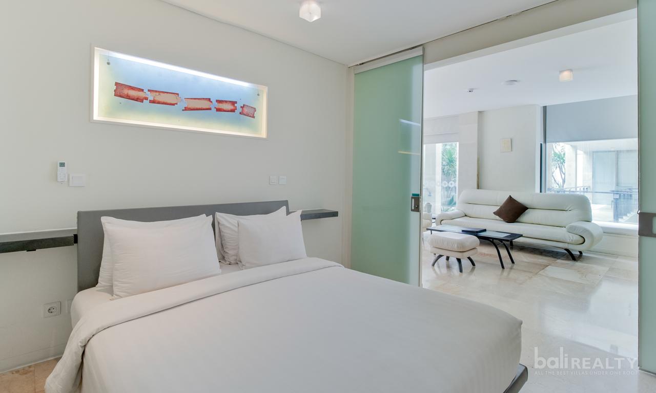 Super Spacious 1 Bedroom Apartment Located on the Beachfront at Double Six Beach, Legian — photo 5