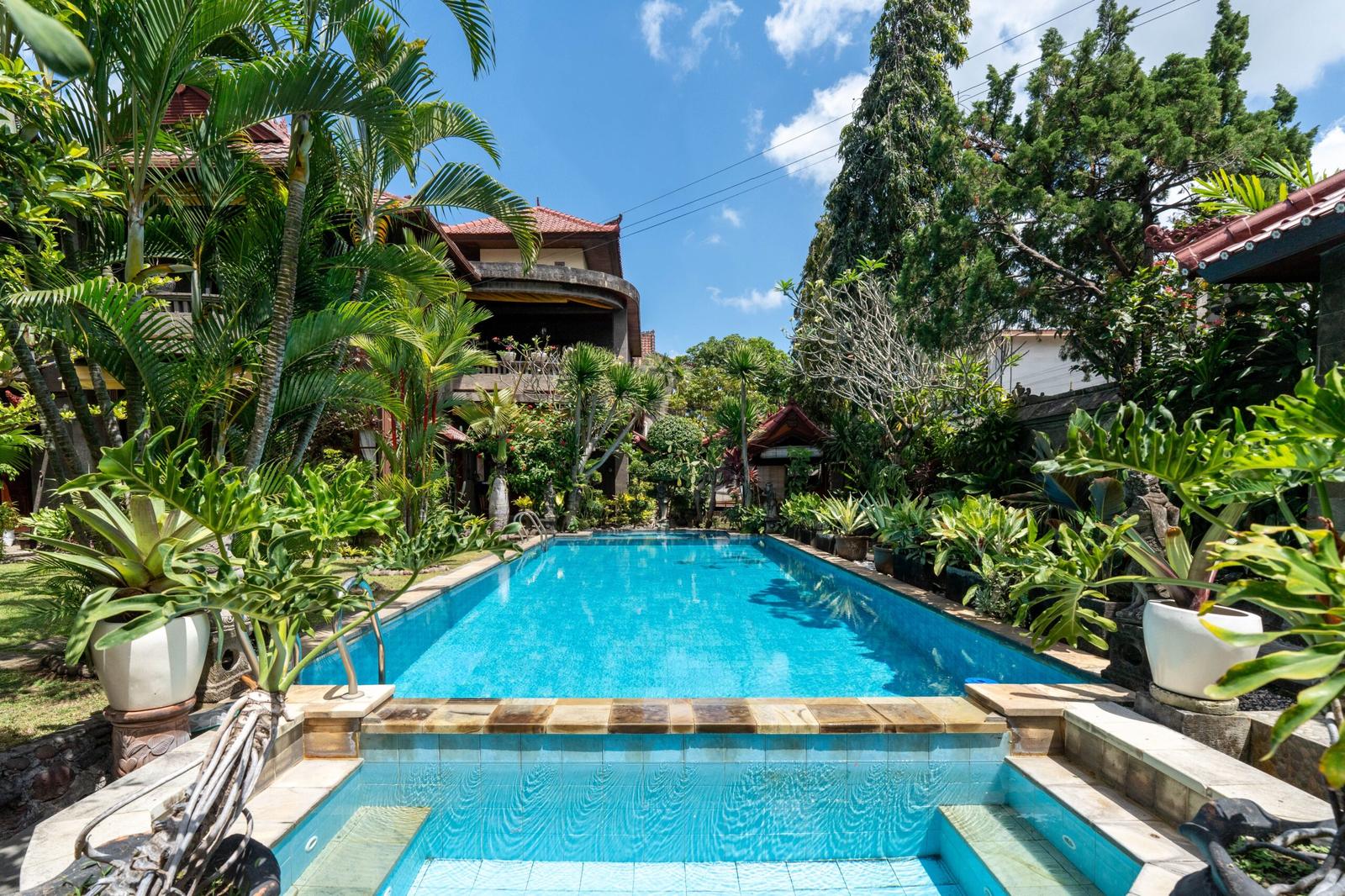 6-bedroom villa in Kerobokan, freehold traditional wooden art villa — photo 2