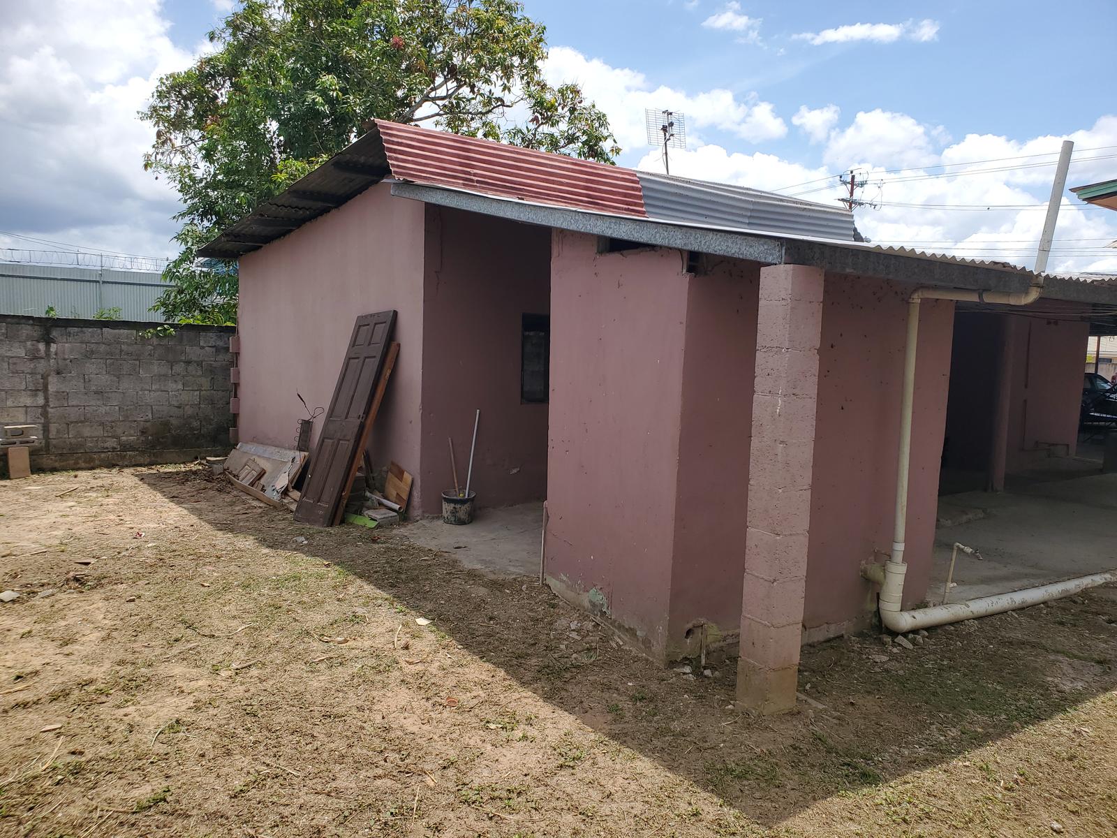 Kelly Village Two 2-Storey Fixer-Upper Houses — photo 4