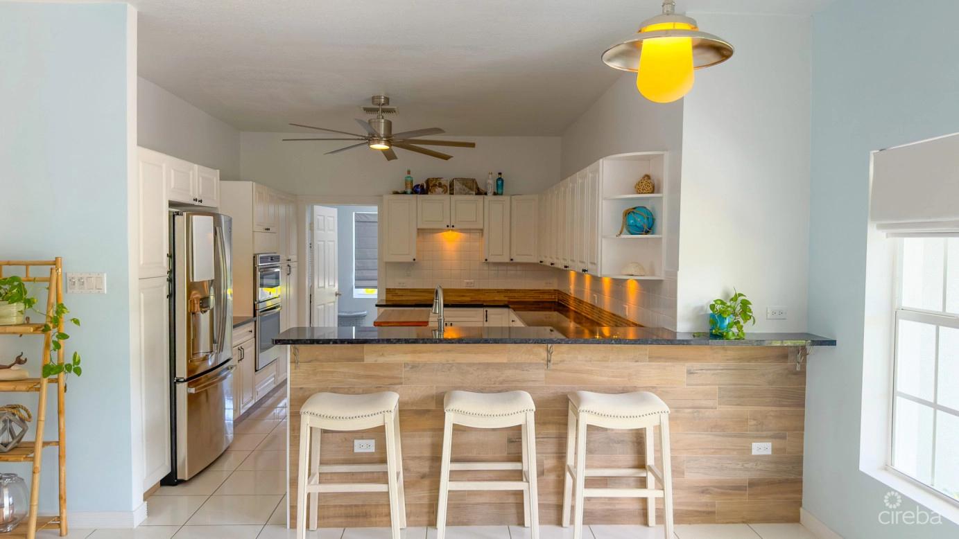 4 Bedroom Family Home In The Seven Mile Beach Corridor — photo 2