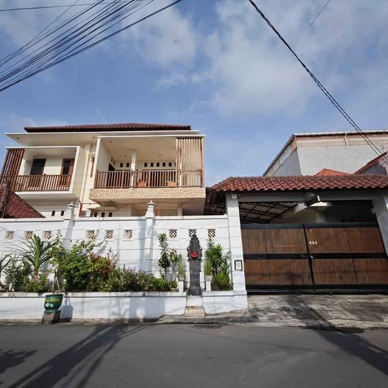 10-bedroom house in Denpasar — photo 1