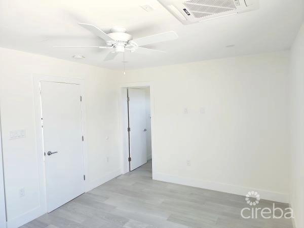 Emerald Point #16 - 1 Bed Condo in Cayman Islands — photo 3