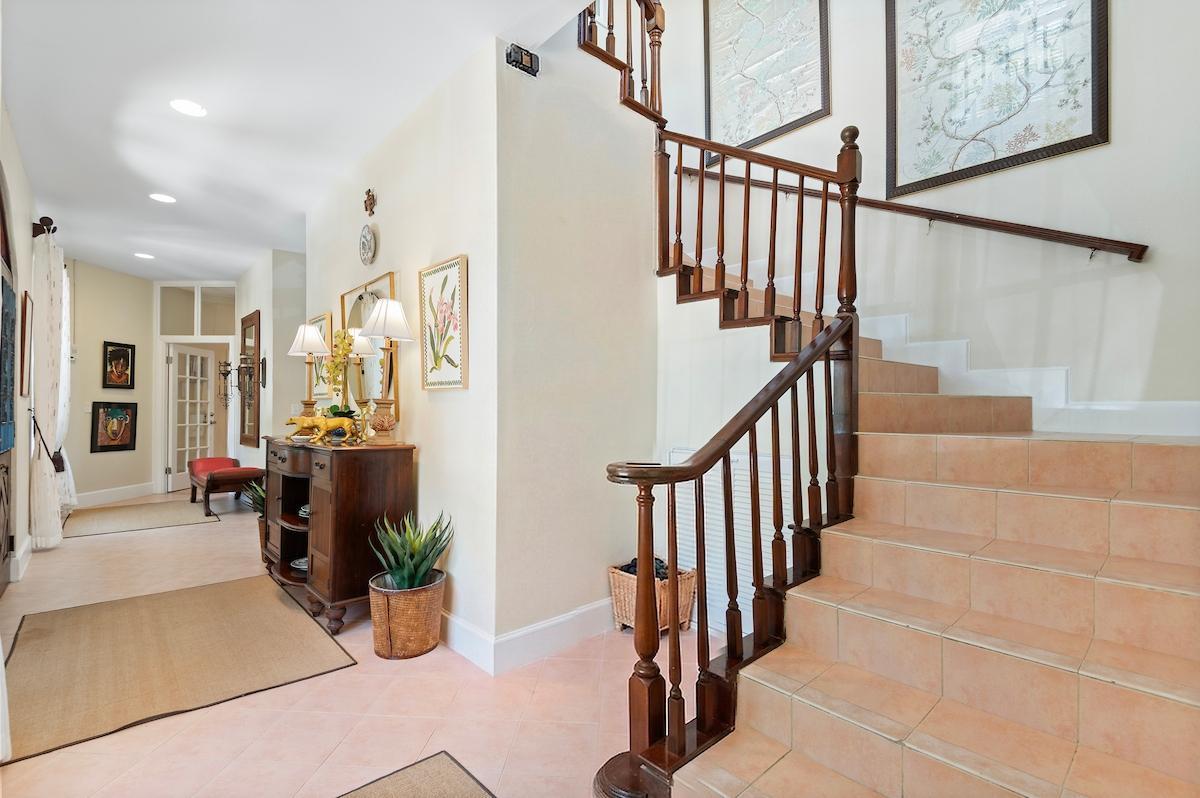 5 Bedroom Residence for Sale — photo 4