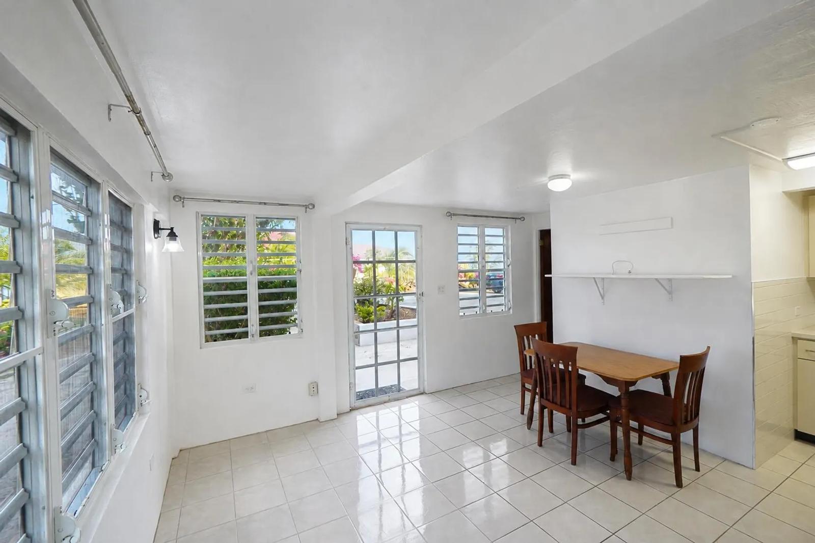1 Bed Apartment in Bolongo Bay — photo 1