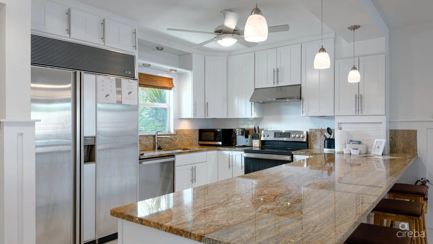 Caribbean Paradise, Beachfront Condo in the Cayman Islands — photo 5