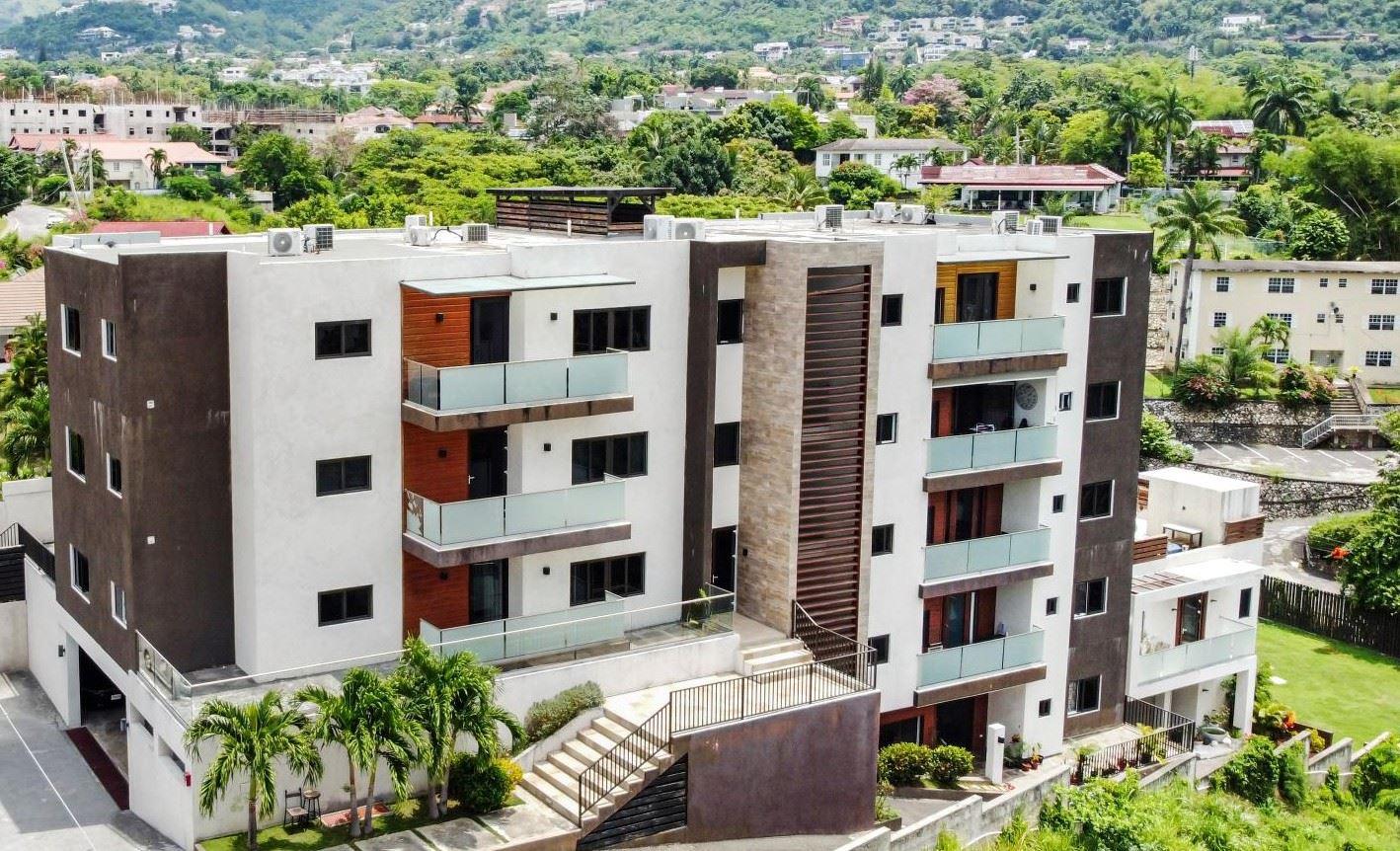 3 Bedroom Penthouse with City and Mountain Views — photo 1