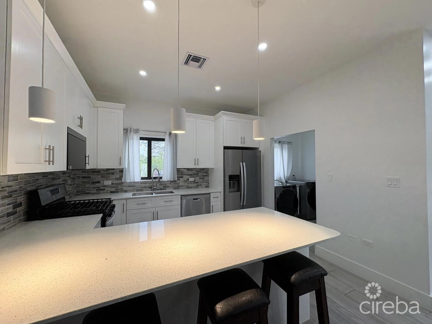 6 Bedroom Duplex in Lower Valley, Cayman Islands — photo 5