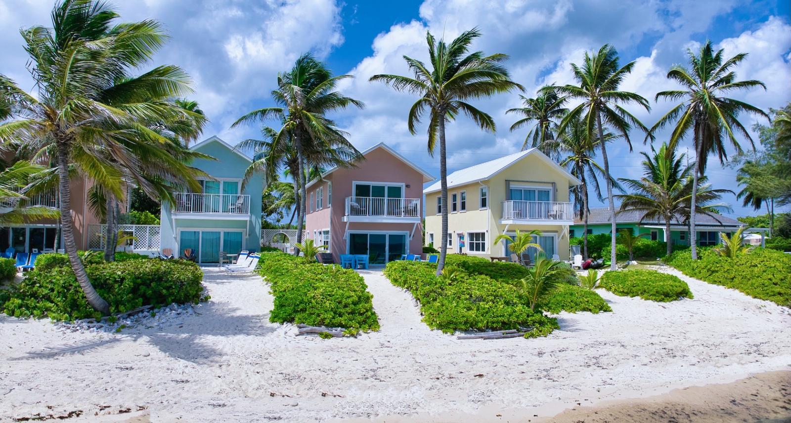 Azure Breeze Beachfront 3-bedroom Villa in the Cayman Islands — photo 1