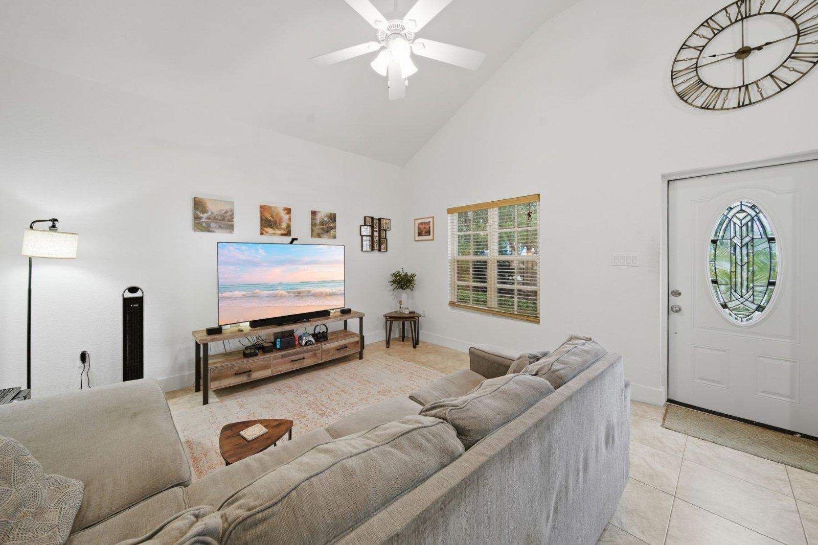 3-bedroom house in East End, Grand Cayman — photo 4