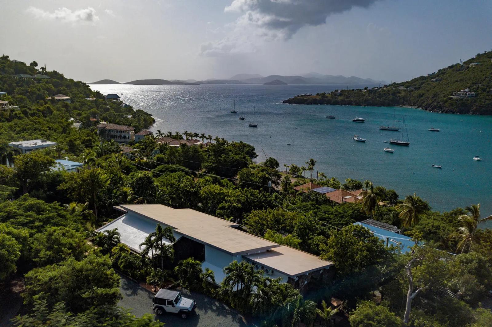 Indo House - Waterfront Villa with Infinity Pool in St. John — photo 1