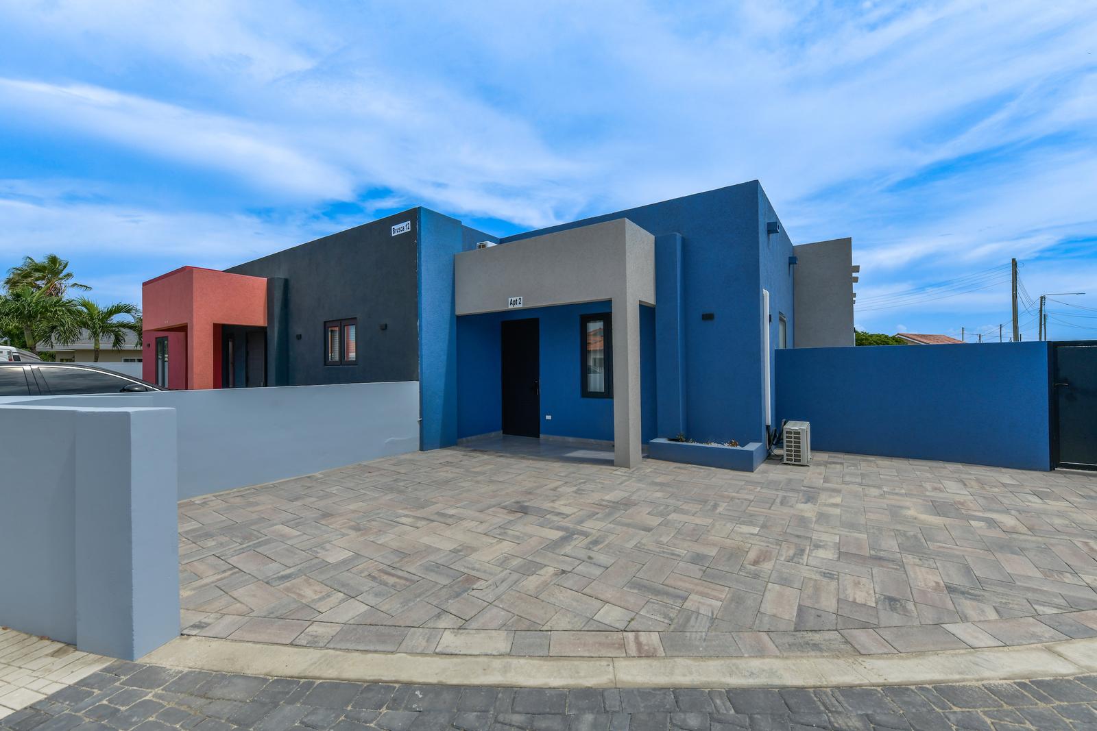 Spacious Dual-Apartment Property with Pools in Brusca — photo 2