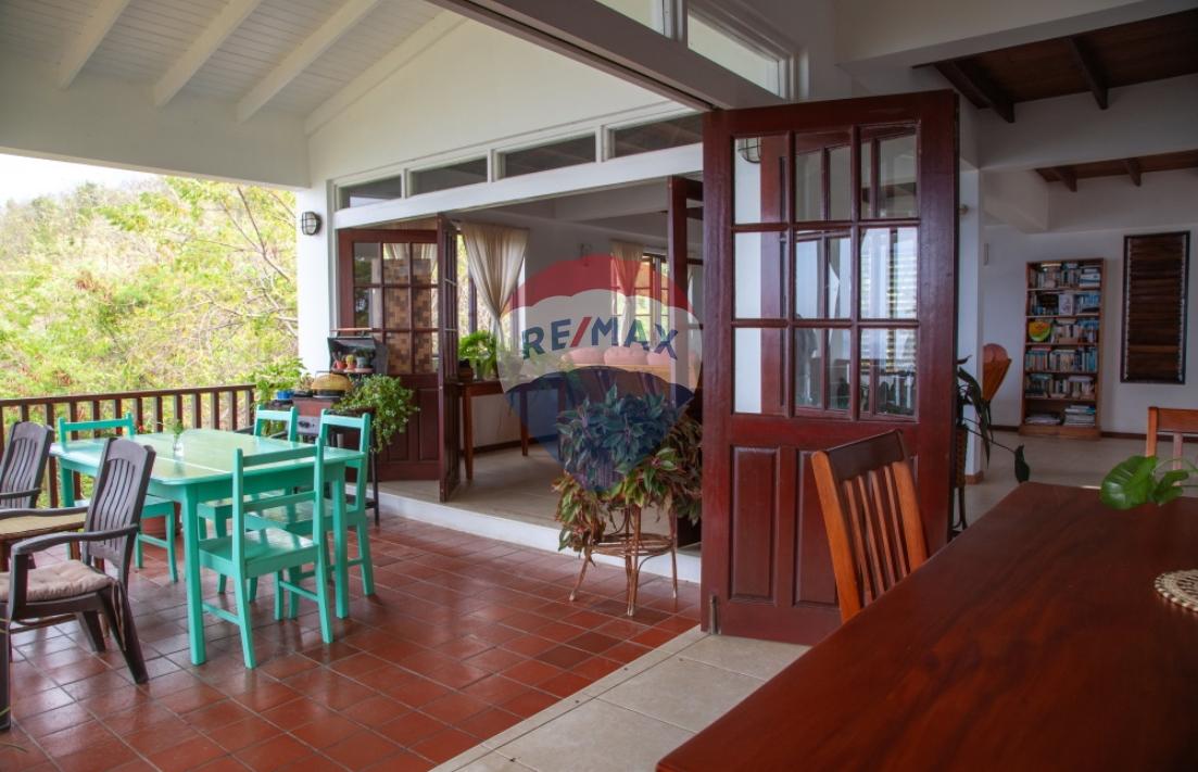 BAMBAREAUX WATERFRONT VILLA — photo 5