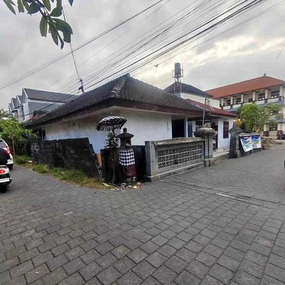 11-bedroom house in Denpasar — photo 1