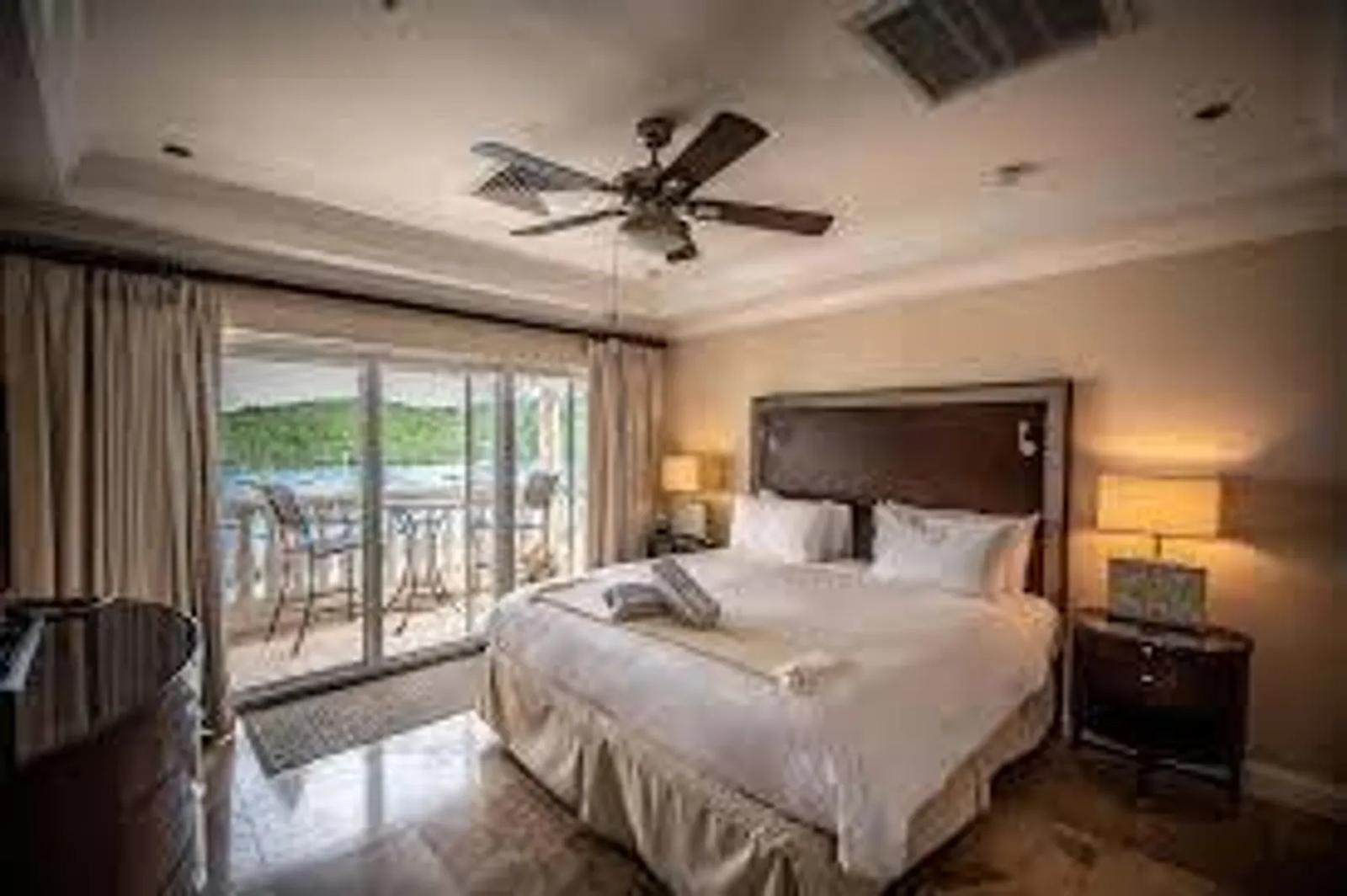 1 Bed, 2 Baths, 910 Sqft Apartment in Cruz Bay Town — photo 4