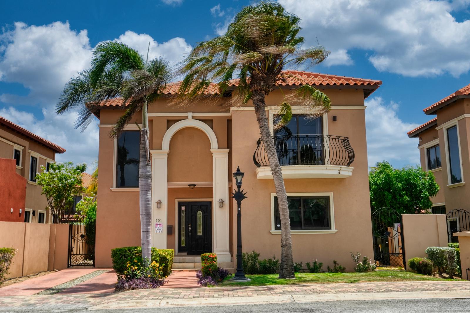 4 Bedroom House in Gold Coast, Aruba — photo 1