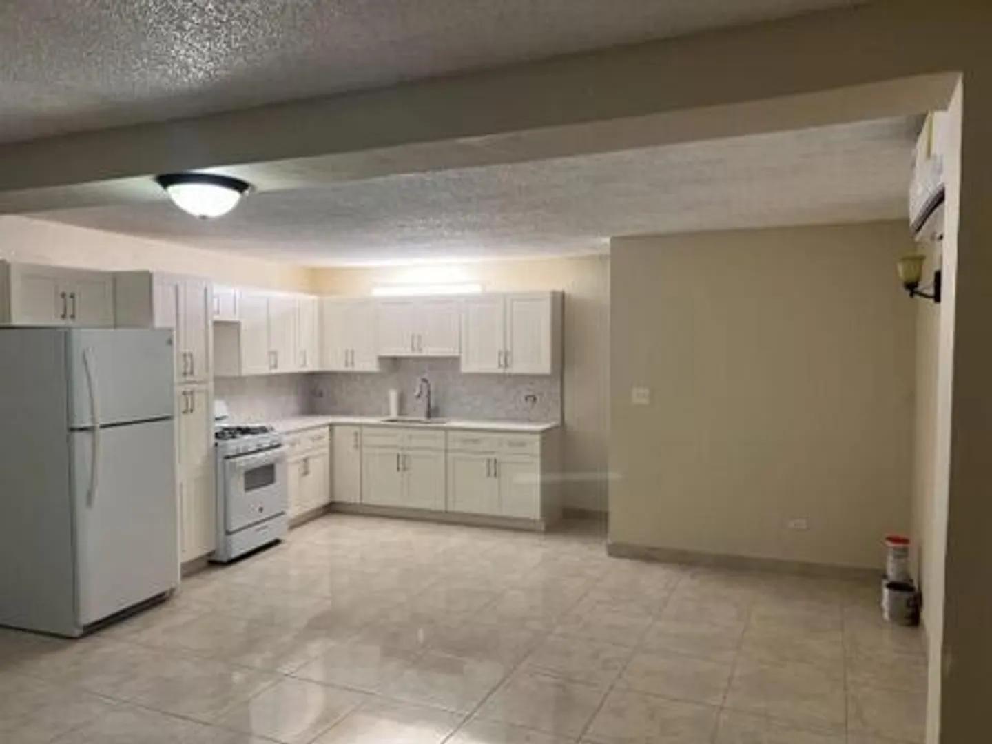 1 Bed 1 Bath Apartment in Altona & Welgust — photo 1