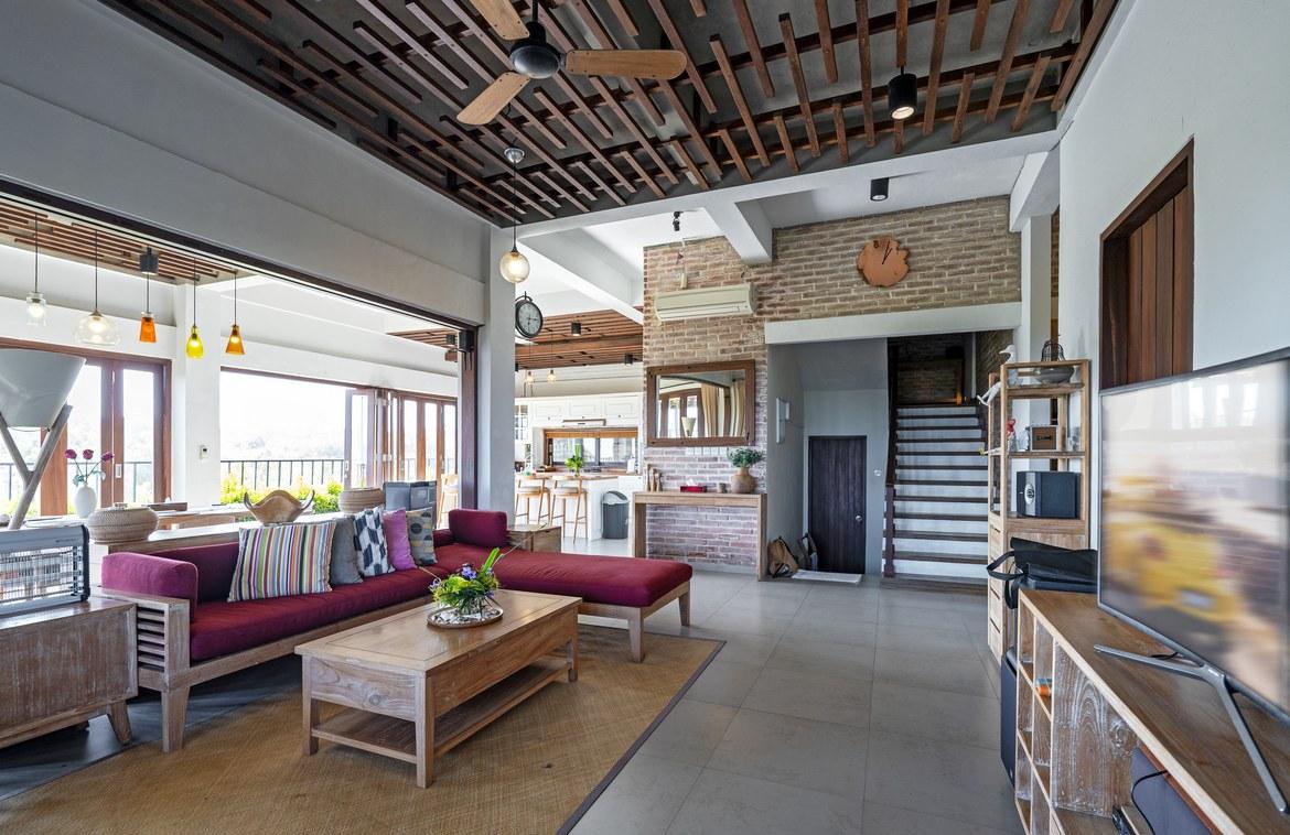 Elevated 6-Bedroom Coastal Villa with Spectacular Ocean Views — photo 4