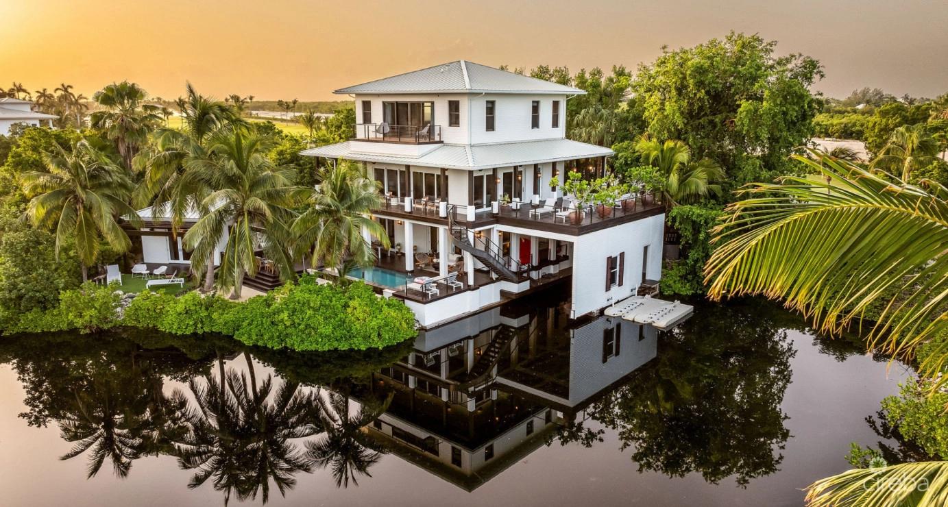 5BR Villa in Seven Mile Beach with Canal and Golf Views — photo 5