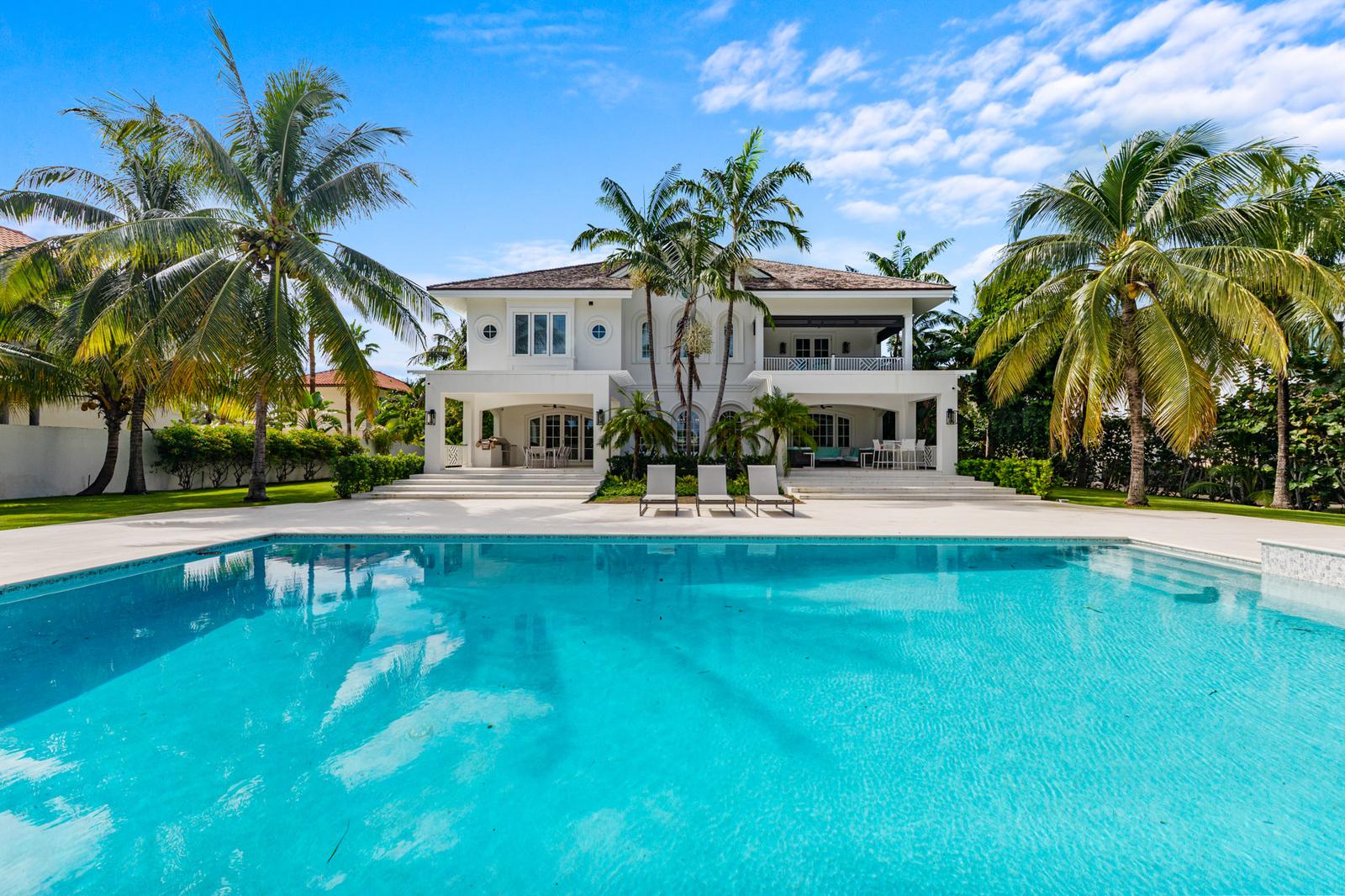 Private Waterfront Villa in famed Ocean Club Estates — photo 2