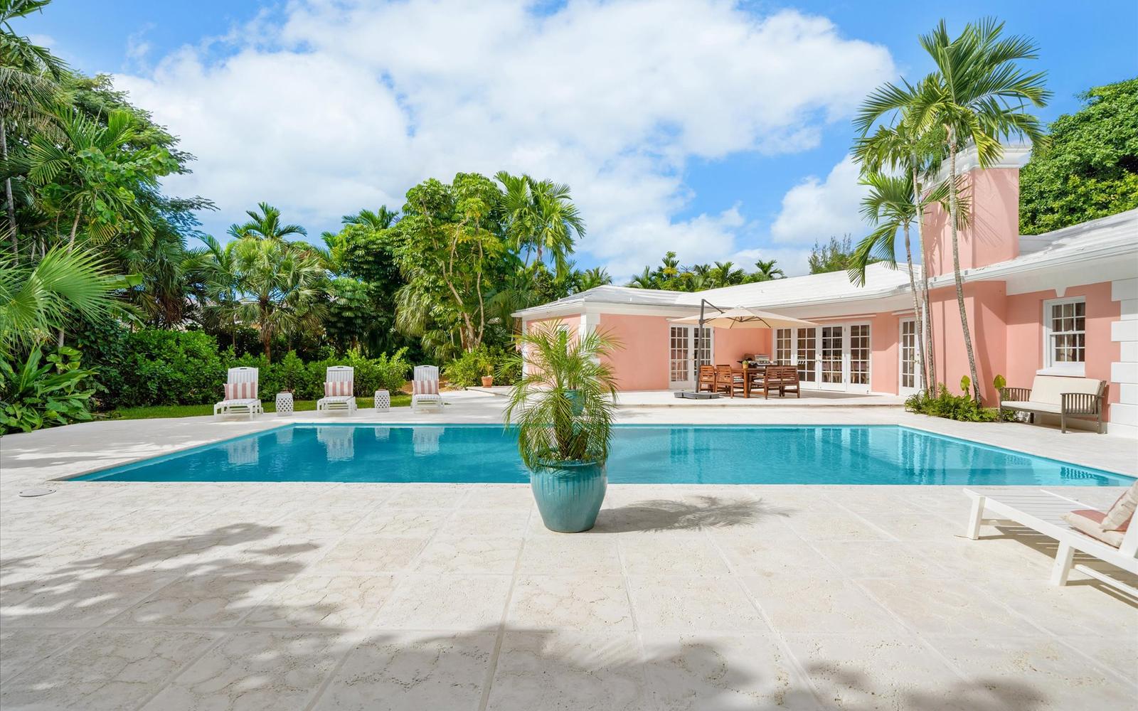 Renovated 6 Bedroom Lyford Cay Golf Course Residence — photo 2