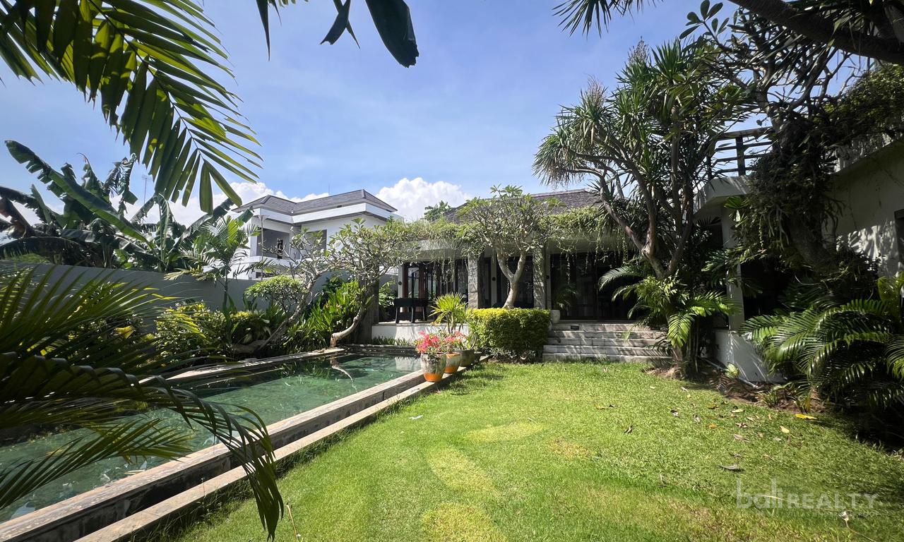 Yearly Rental: Fully Furnished Four-Bedroom Villa in Padonan, Steps from Berawa — photo 3