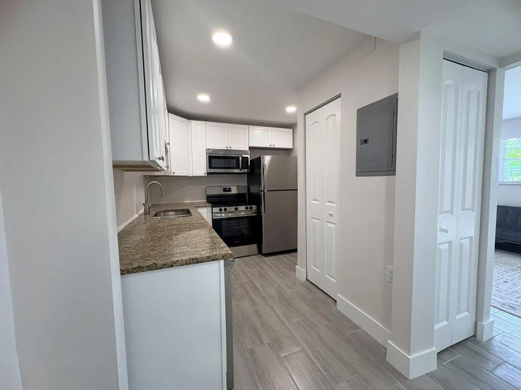 1 bedroom property for sale — Lighthouse Point 1BR Turn Key Condo at 2202 NE 36th St apt 17, Lighthouse Point, Florida, USA — photo 5