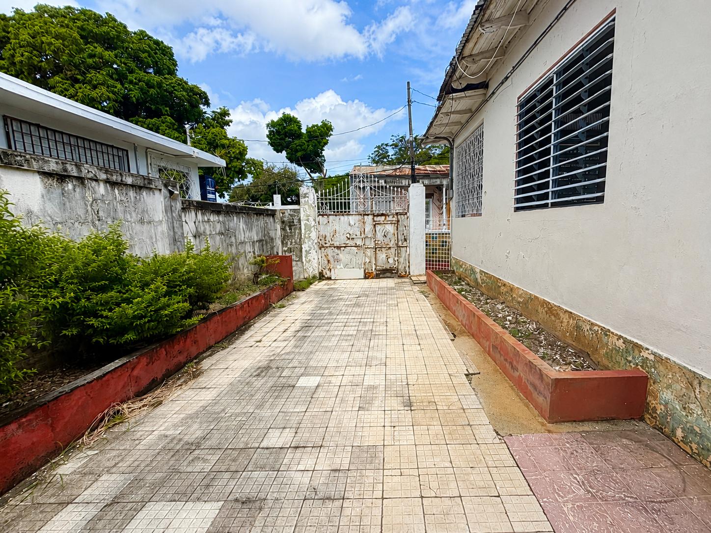 Multifamily with commercial zoning (C-1) — photo 2