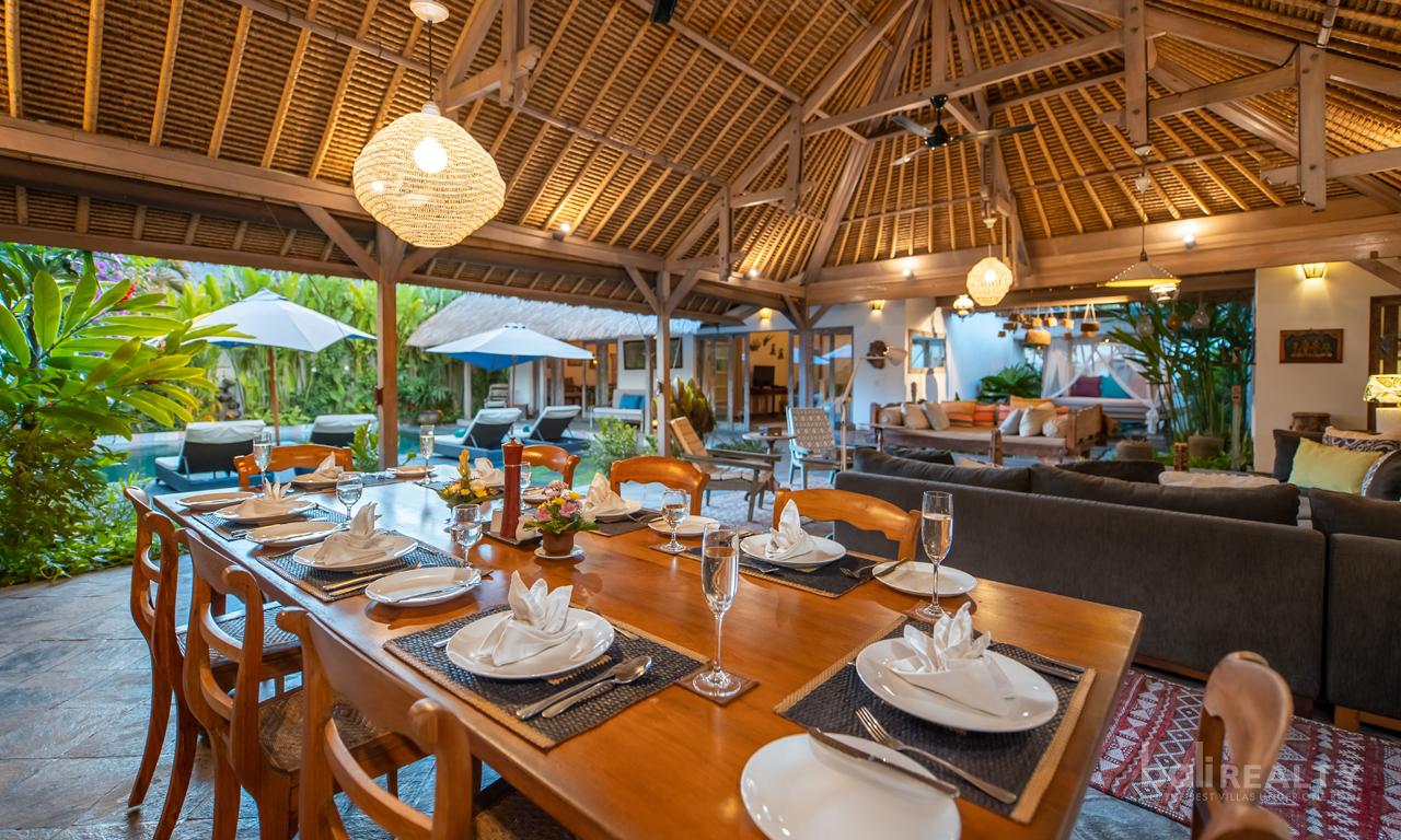 Luxurious 3-Bedroom Balinese Sanctuary in Seminyak — photo 4