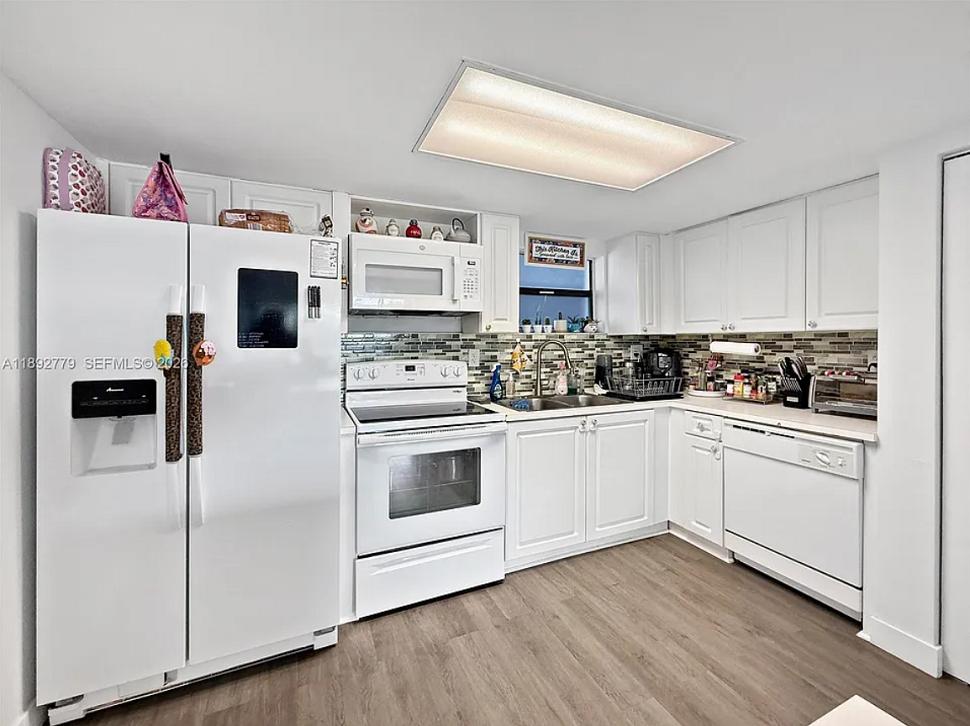 West Kendall Remodeled 3BR Condo — photo 3