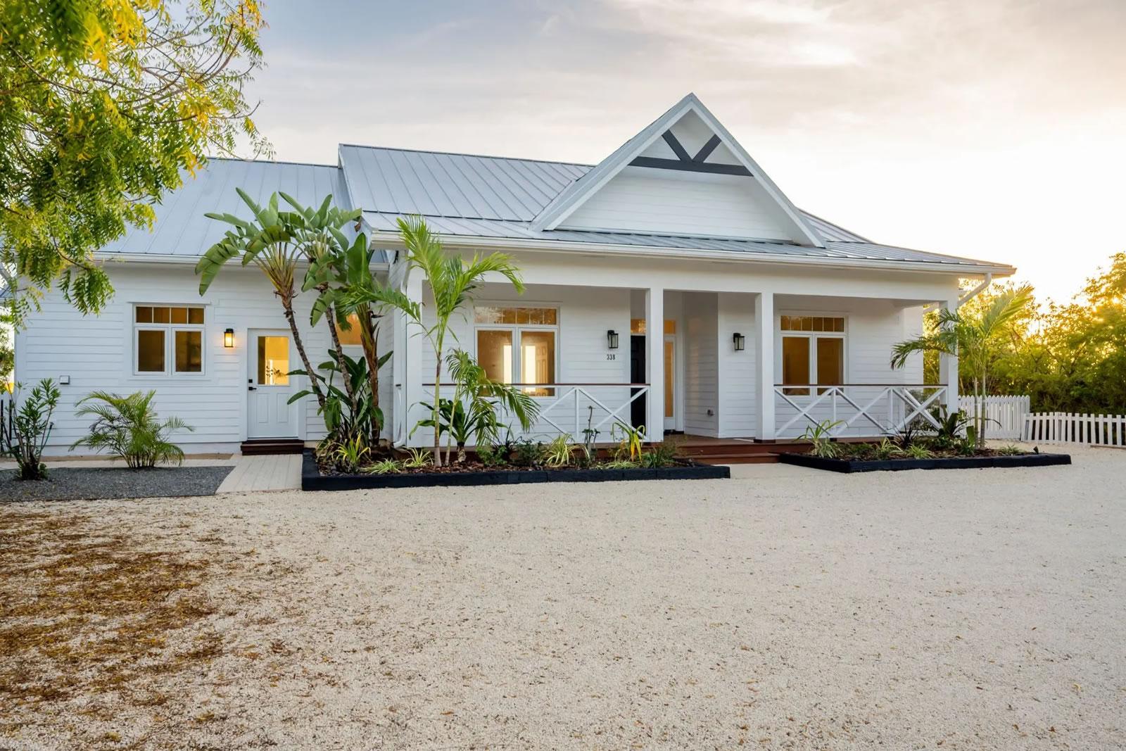 4 Bedroom Oceanfront Villa in Pedro Blue, Cayman Islands — photo 1