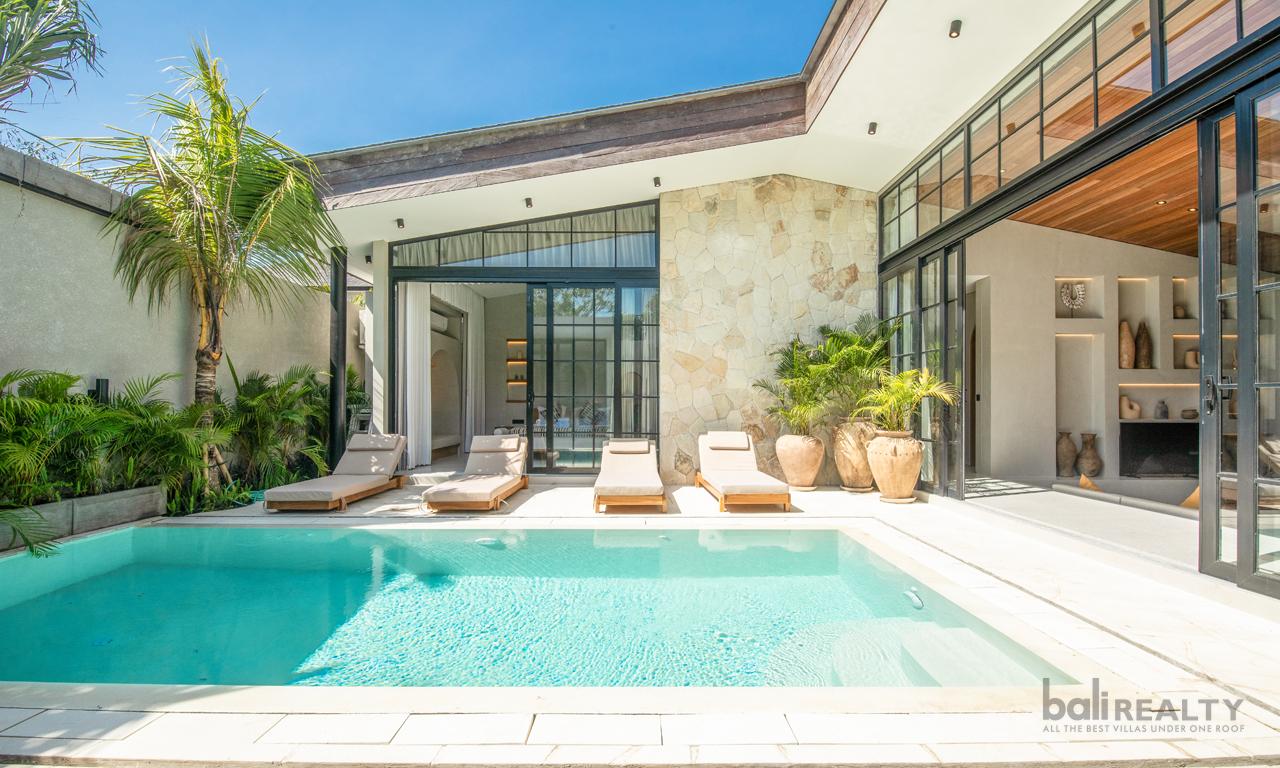 Five-Bedroom Villa with European Tropical Flair, Near Bingin Beach — photo 1