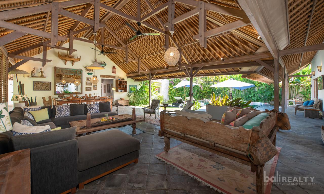 Luxurious 3-Bedroom Balinese Sanctuary in Seminyak — photo 5