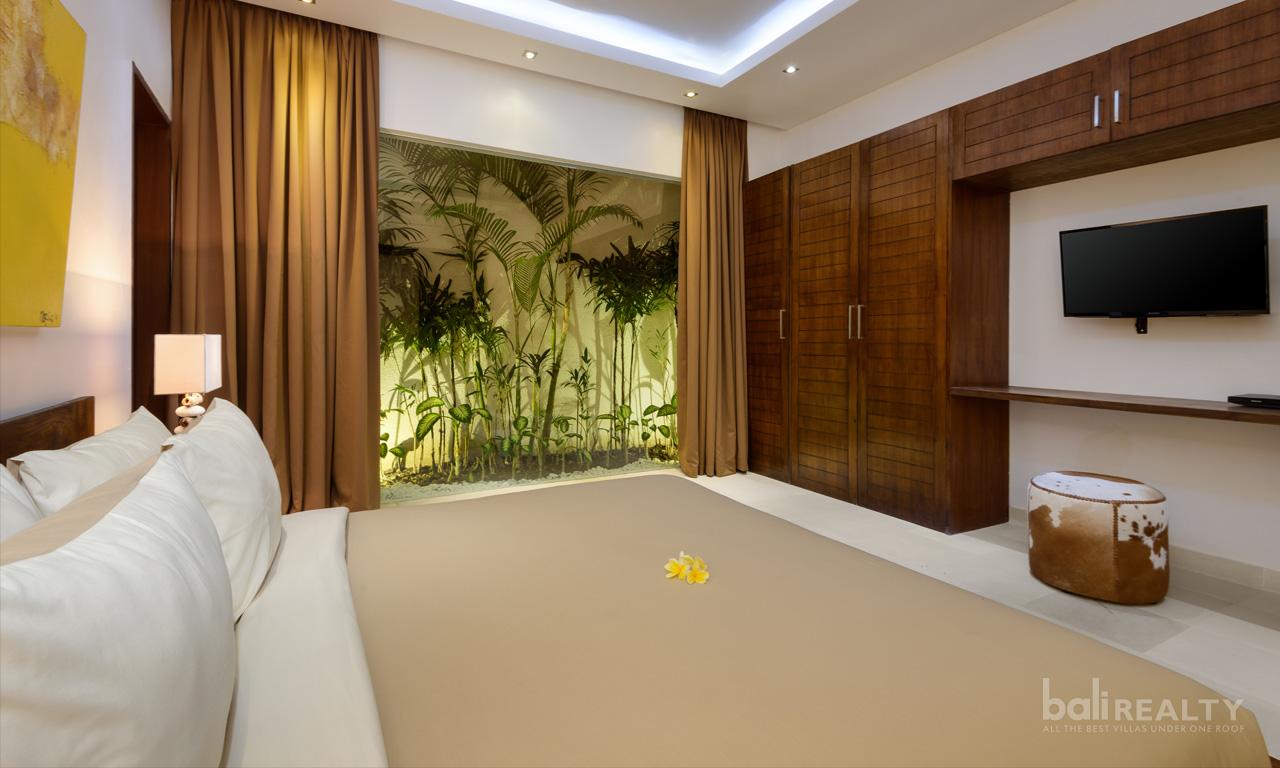 Tropical 3 Bedroom Seminyak Pool Villa with Extra-long Lease in 24 hr Security Complex-2364 — photo 5