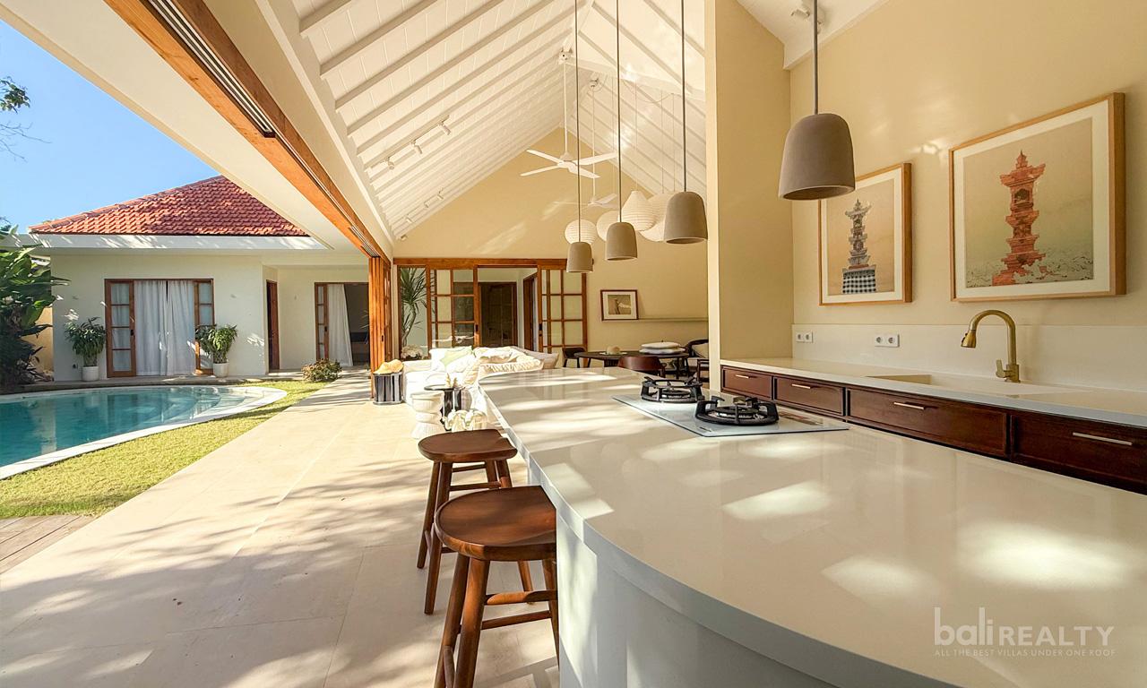 Modern Four-Bedroom Family Villa with Pool and Garden — photo 5