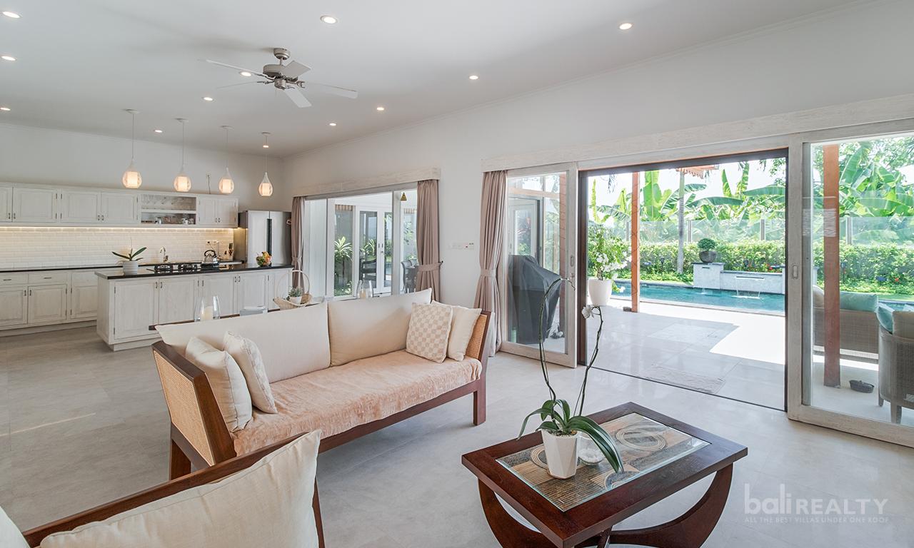 Idyllic Traditional Three-Bedroom Villa with Rice Field Views in Padang Tawang, Canggu — photo 5