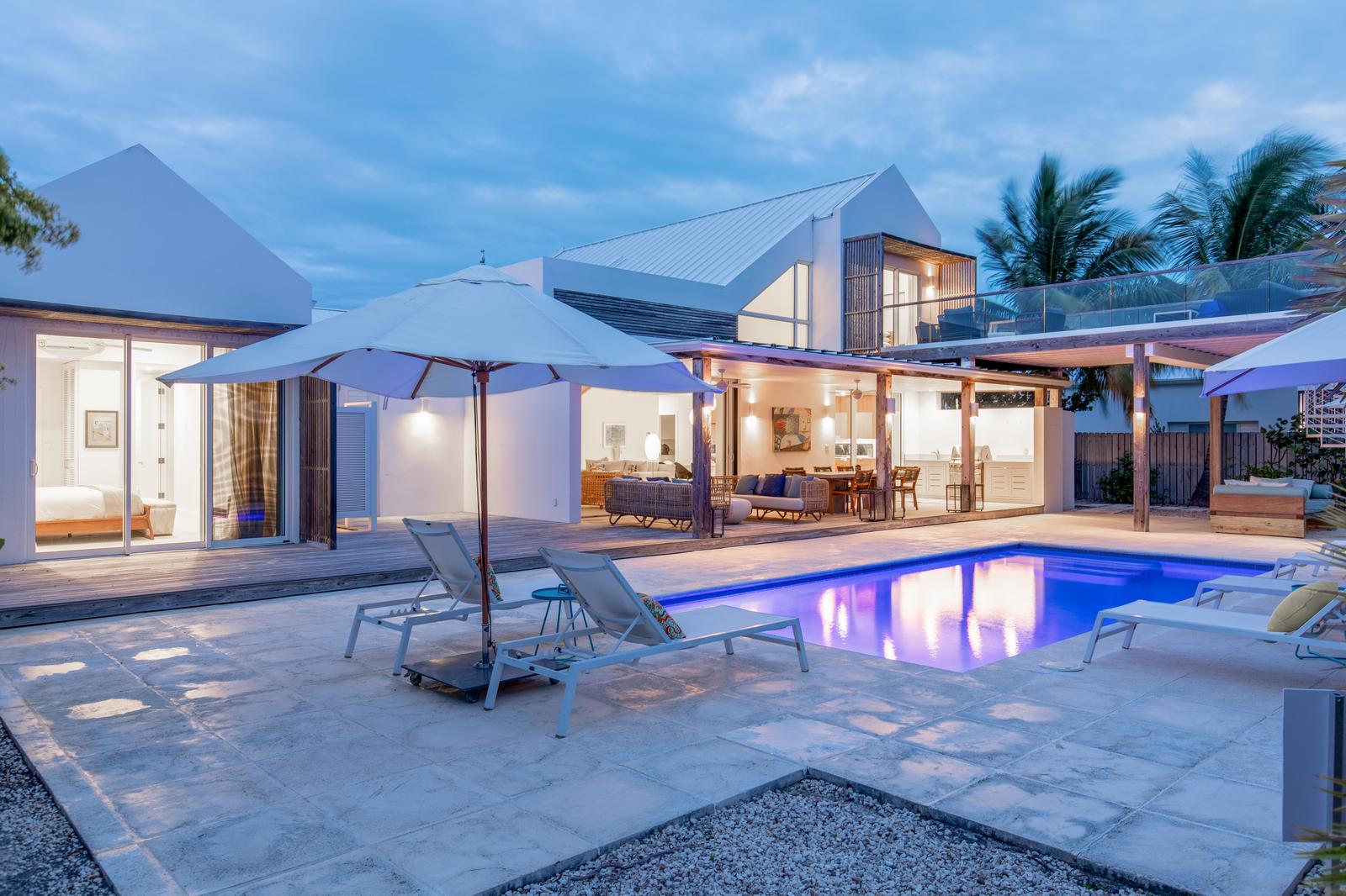 Luxury Villa in Leeward, Turks & Caicos, Steps from Grace Bay Beach — photo 2