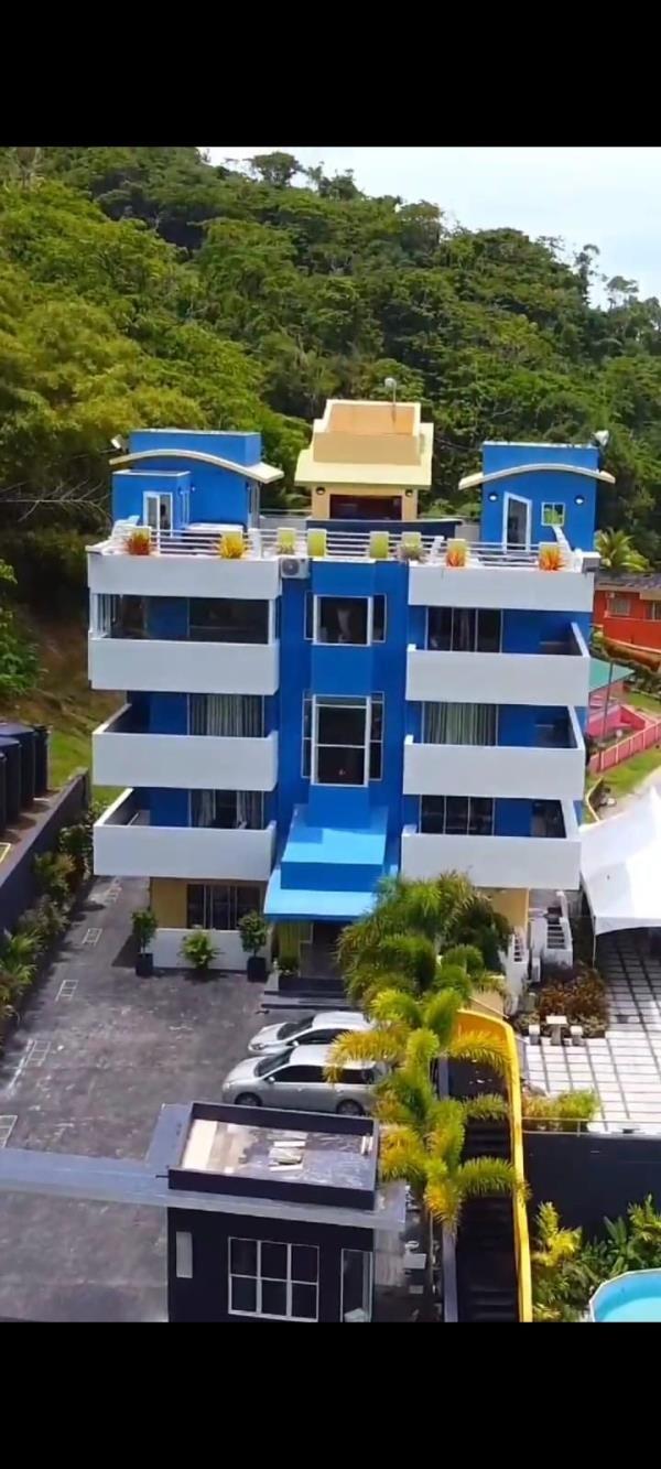 Four Storey Hotel Near The Sea — photo 1